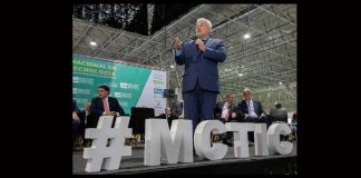 Ministro Marcos Pontes degusta mel de abelhas sem ferrão Ministro Marcos Pontes Kombee SNCT